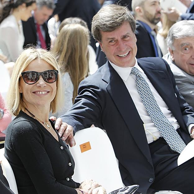 Cayetano Martínez de Irujo fue el encargado de llevar a su hermana al altar el día de su primera boda.