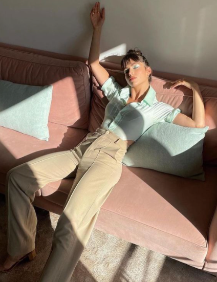 Imagen secundaria 2 - Úrsula Corbero con la sombra de ojos de este verano 