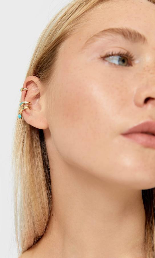 En dorado y con diferentes diseños, estos seis earcuffs forman parte de un set que tiene un precio de 5,99 euros.