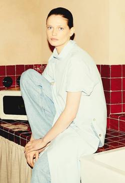 Imagen secundaria 2 - Así se ha convertido la bata en la prenda perfecta con la que serás la más elegante incluso fuera de casa