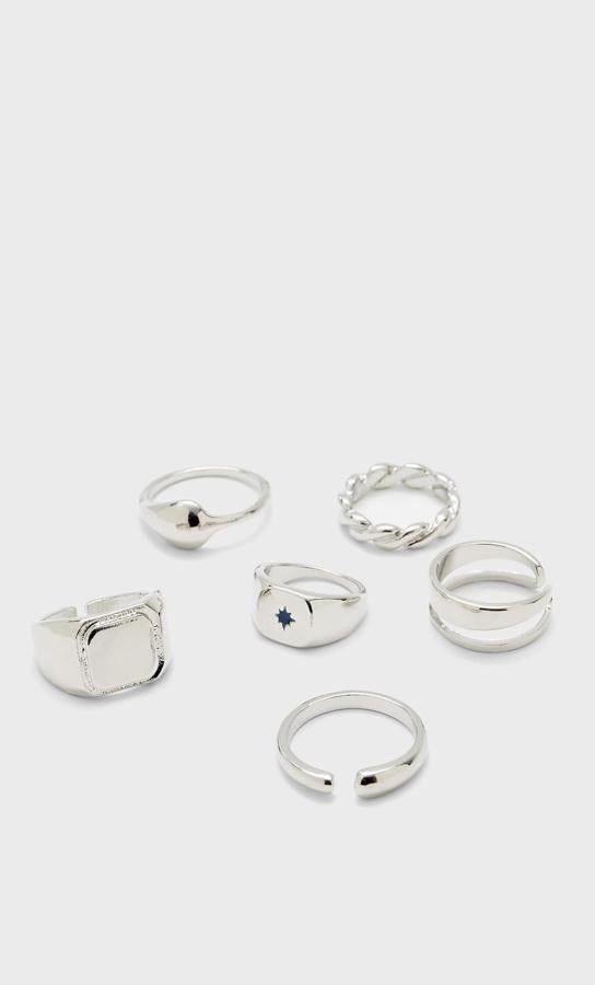 Este set de seis anillos y sellos en gris plateado tiene un precio de 5,99 euros.