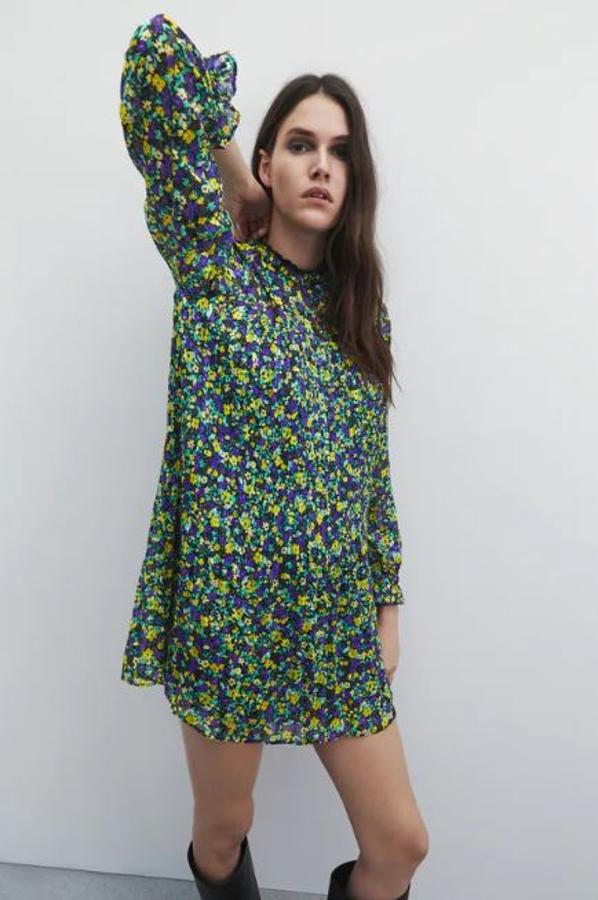 Vestido de flores de manga larga (rebajado a 12,99 euros).