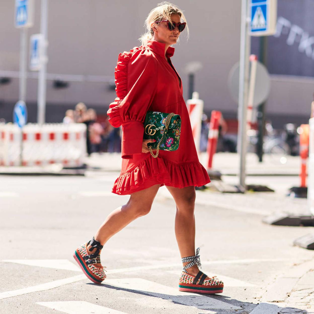 Pincha en la imagen para ver 10 básicos por menos de 10 euros que no pueden faltar en tu maleta de vacaciones.