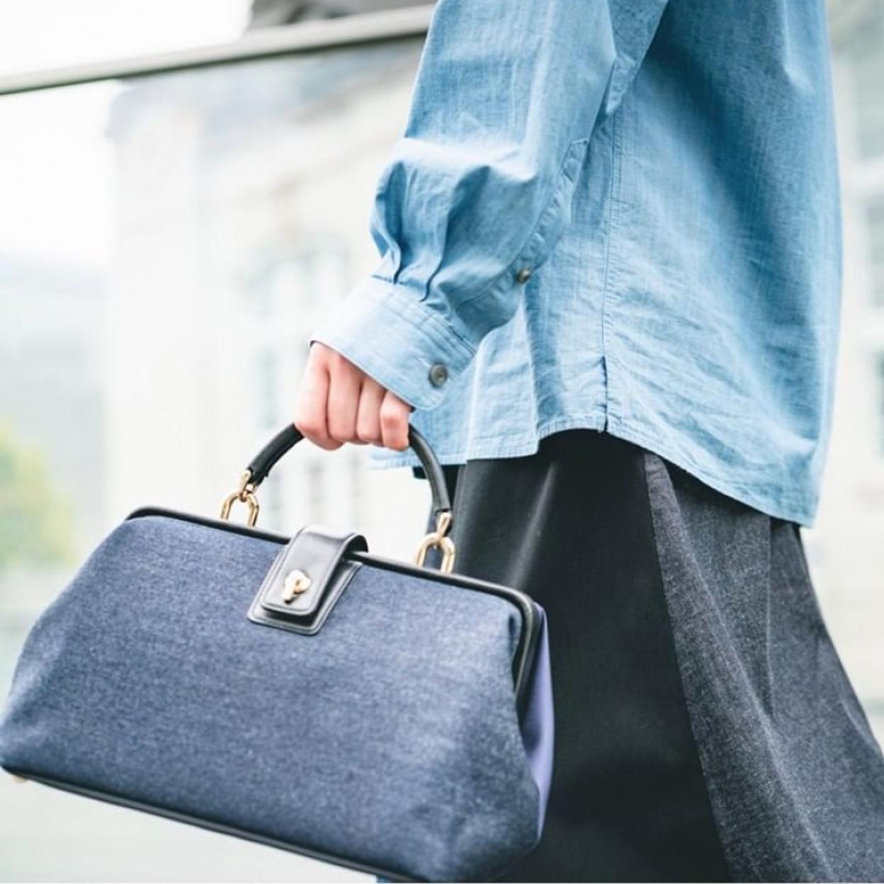 Pincha en la imagen para descubrir los bolsos de las rebajas de Bimba y Lola en los que merece la pena invertir 