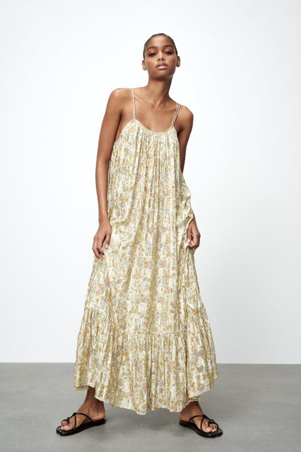 Maxi vestido con estampado de flores de Zara (39,99 euros)