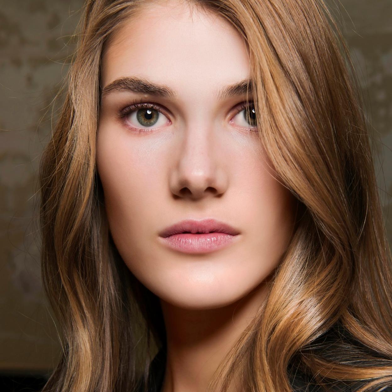 ¿Qué cremas hidratantes y cosméticos de farmacia antiedad usan las famosas? Haz click en la imagen y descúbrelos.