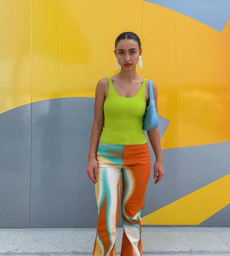 Las que adoran el color y las prendas de corte atrevido ya tienen nueva tienda favorita. La firma londinense, fundada por Jade y Grant Goulden, tiene diseños innovadores e irreverentes para aquellos que no tienen miedo a romper las normas y sacar toda su confianza a relucir.