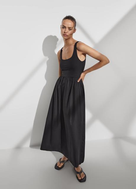 Imagen - Vestido negro de Massimo Dutti.