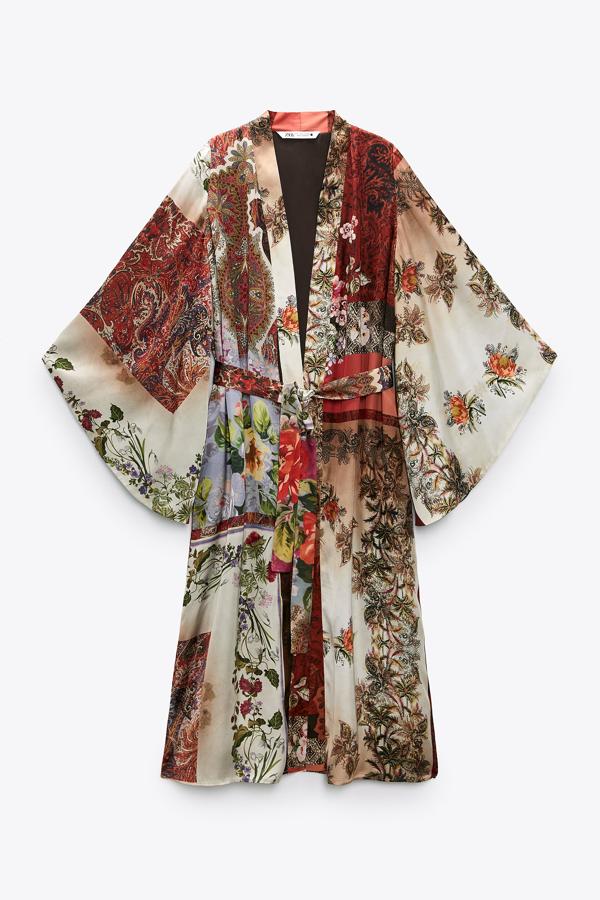 Chaqueta satinada con estampado de flores de Zara (59,99 euros)