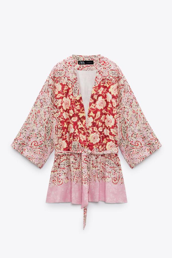Chaqueta con estampado de flores de la nueva colección de Zara (39,99 euros)