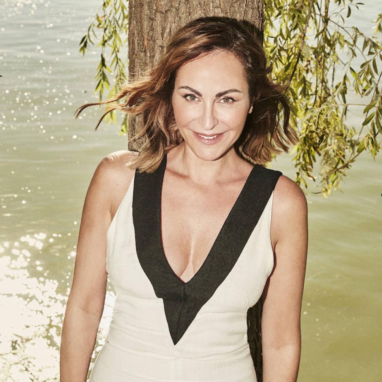 Ana Milán lleva mono de lino, de Pertegaz. Pincha en la foto para descubrir el poder de los monos y petos más favorecedores de la temporada