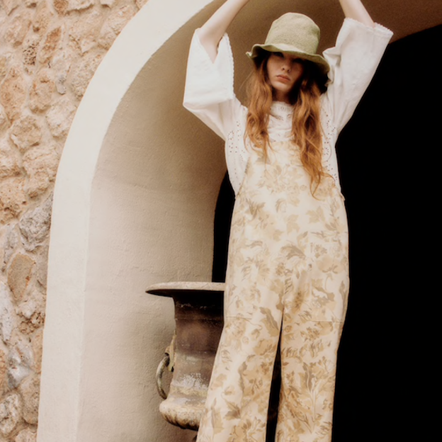 Pincha en la foto para ver 11 favorecedores vaqueros que sientan de maravilla podrás lucir con todo, en la nueva colección de Zara. 