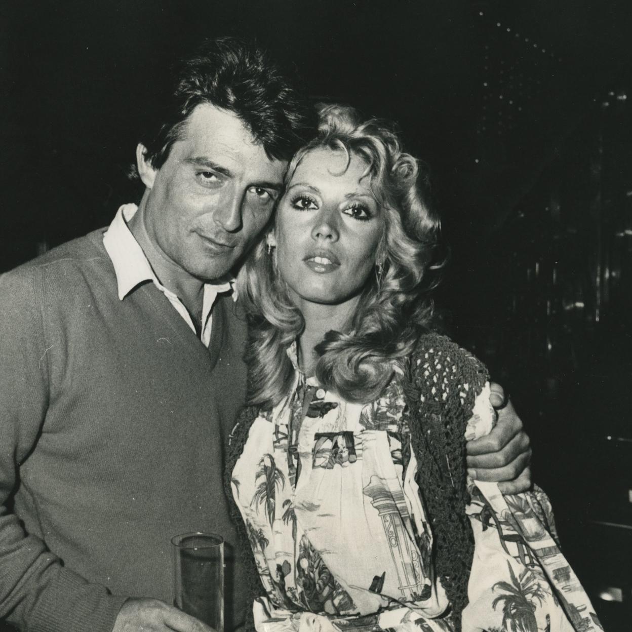 María Jiménez y Pepe Sancho en los primeros años de su relación a finales de los años 70. Eran la pareja más 'hot' del momento, dos mitos eróticos de la España de la transición.