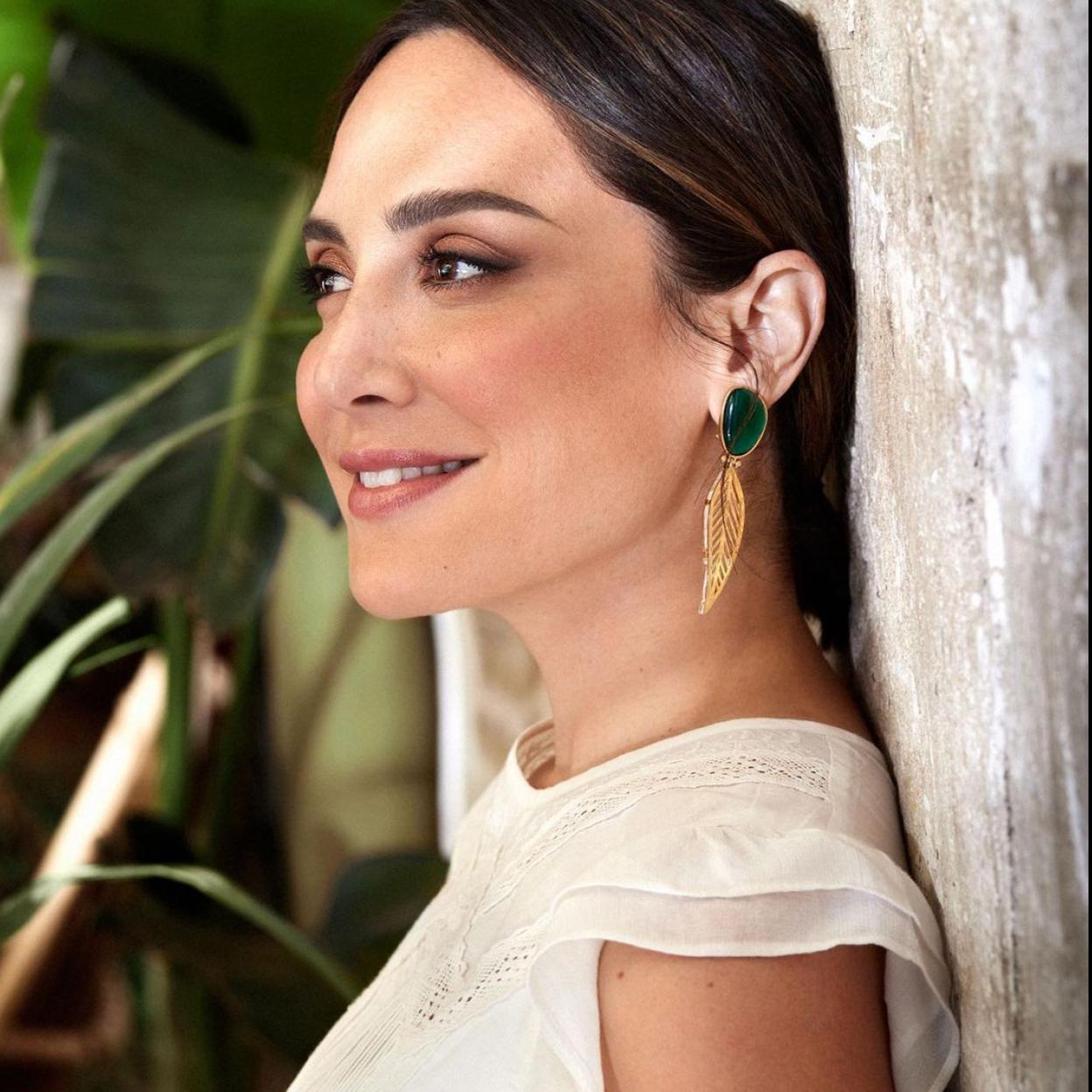 Pincha en la imagen para ver los vestidos de invitada más bonitos de Tamara Falcó para inspirar nuestros mejores looks de boda este verano.