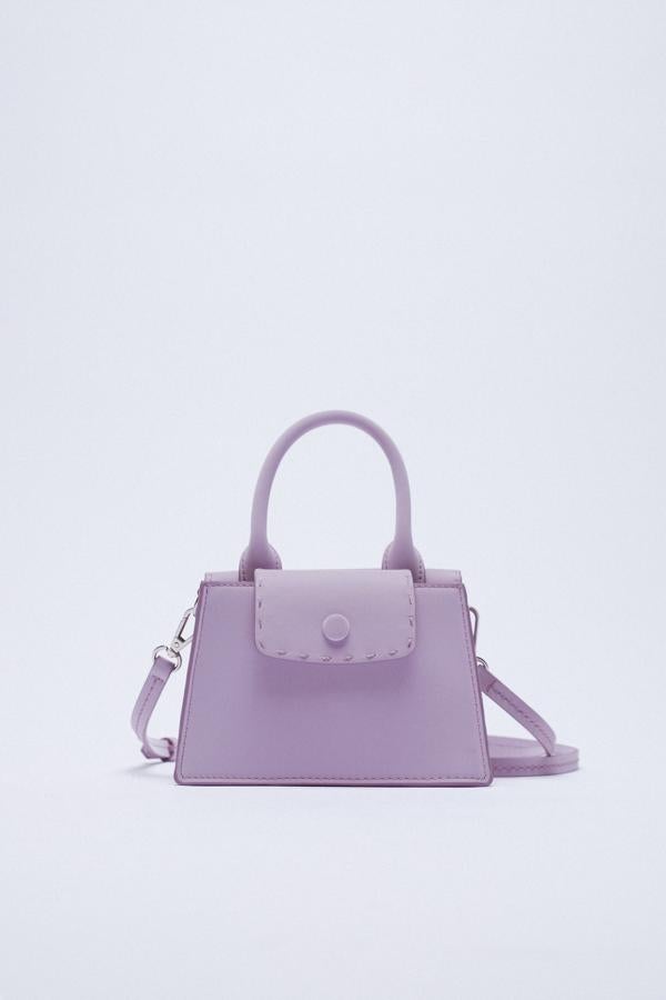 Bolso de color lila de Zara (19,99 euros)