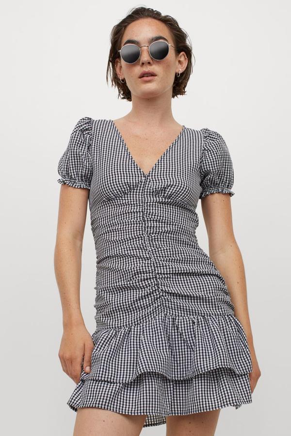 Vestido con estampado de cuadros de H&M (14,99 euros)