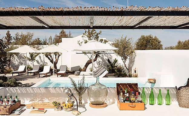 La Hospedaria está rodeada de huertos de olivos, higos, almendros y algarrobos