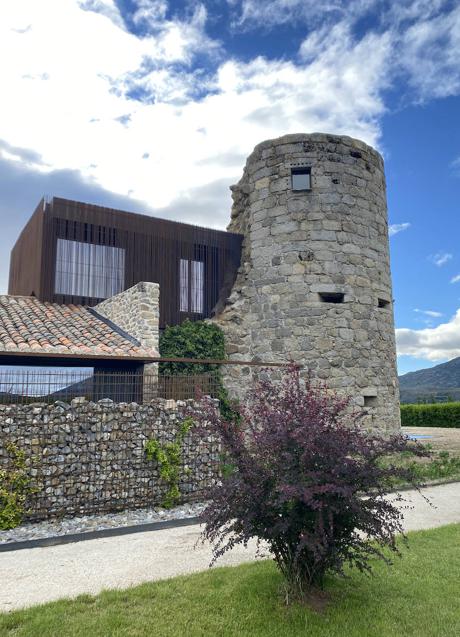 Imagen - Torre Mayorazgo es un remanso espiritual de atmósfera zen y diseño vanguardista 