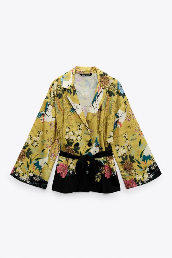Chaqueta estilo kimono de Zara (29,99 euros)