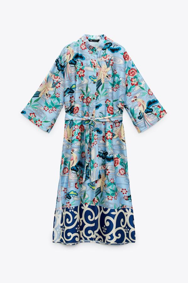 Vestido estampado con cinturón de Zara (39,99 euros)