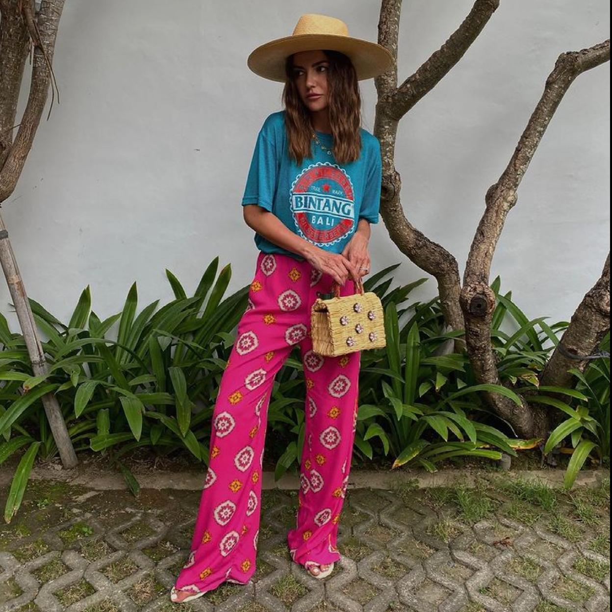 Pincha en la imagen para ver los pantalones estampados más fresquitos y cómodos (y bonitos) que te solucionarán el verano.