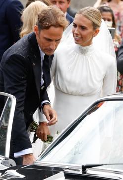 Imagen secundaria 2 - El vestido de novia de Lucía Bárcena en su boda con Marco Juncadella: sorprende con un diseño español muy clásico
