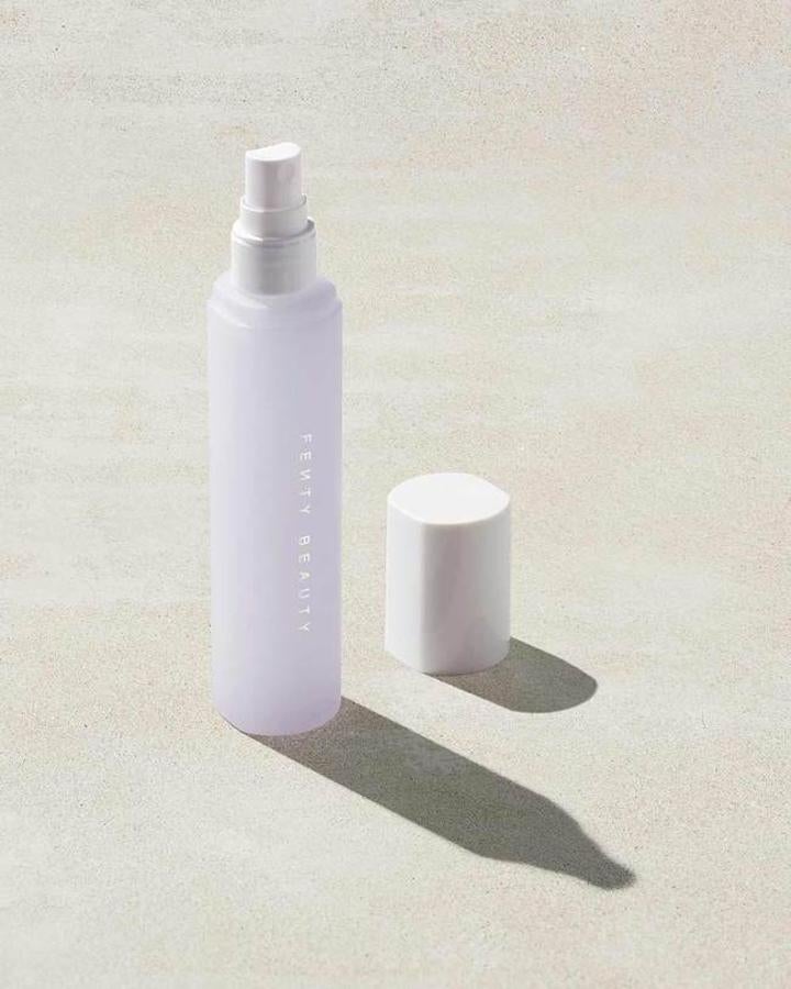 Con este producto podrás refrescarte si necesidad de más retoques. Puedes usarlo antes, durante y después del maquillaje para mejorar la hidratación y hacer que los productos trabajen mejor entre sí.