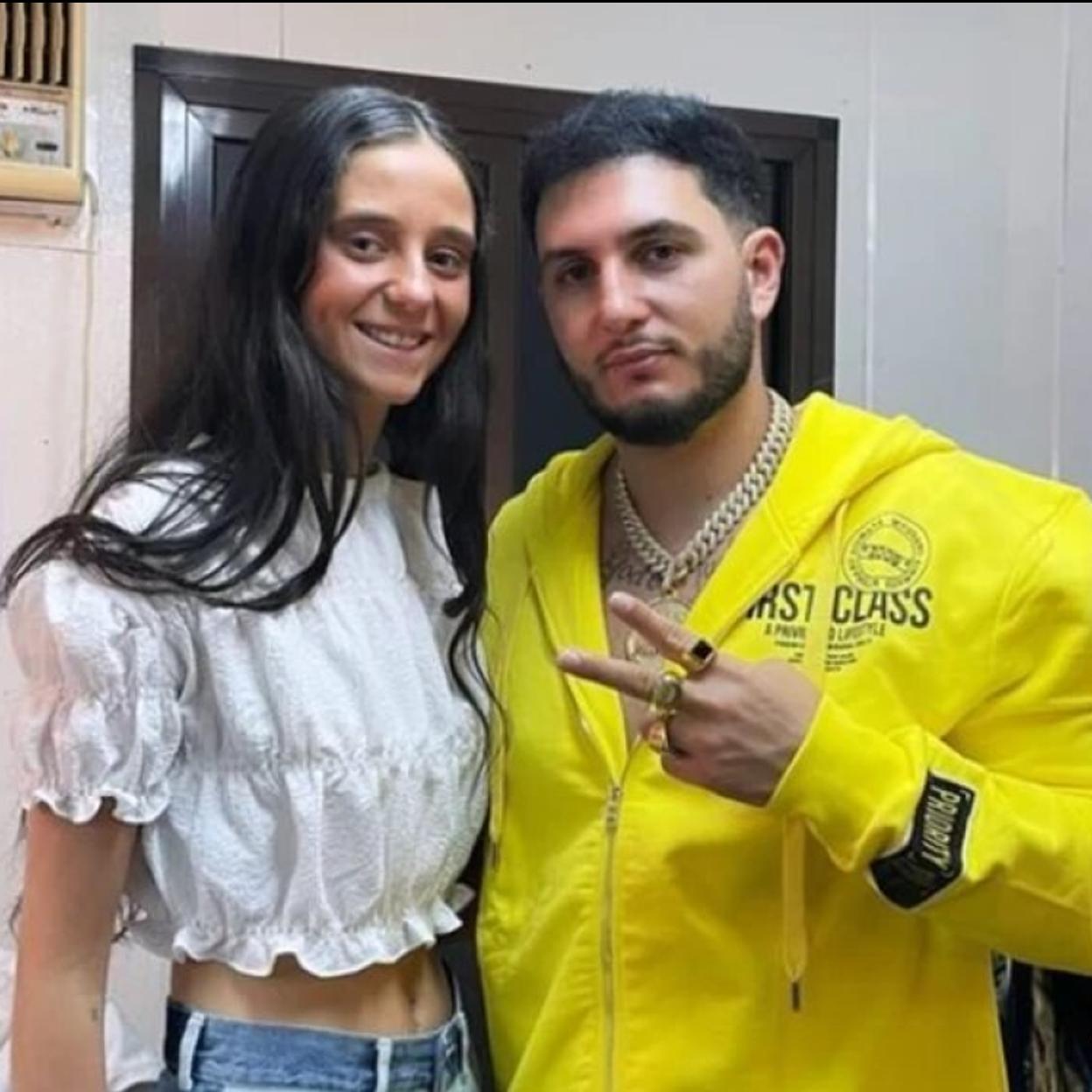 Victoria Federica posando con Omar Montes. Si quieres ver los mejores looks de la hija de la infanta Elenea, pincha en la imagen.