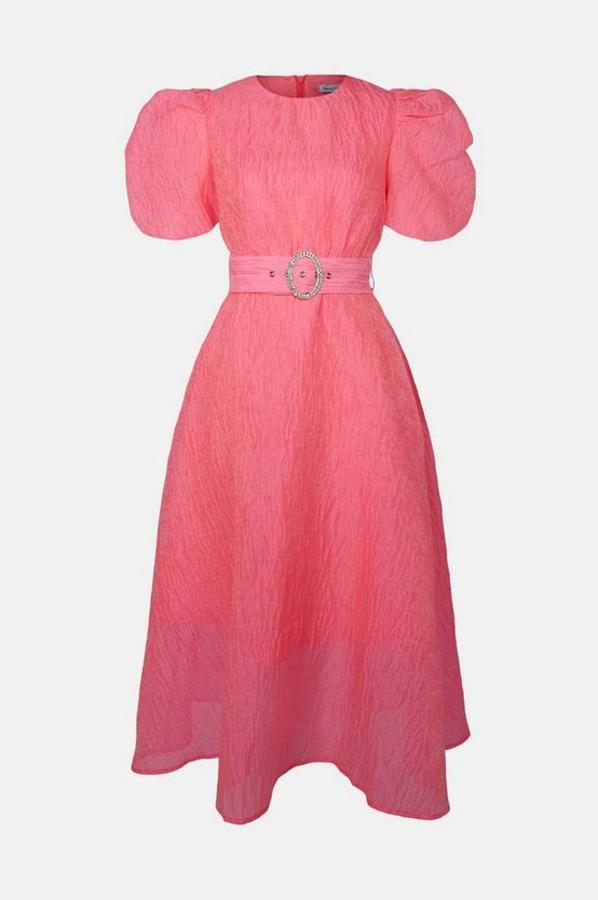 Vestido midi de organza, con detalle de cinturón y manga abullonada, en rosa.