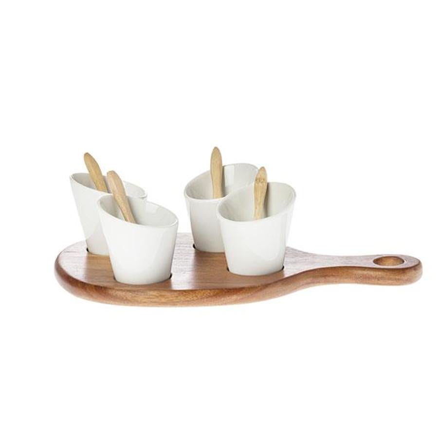 Pack de aperitivo con cuencos, cucharas y bandeja. Tiene un precio de 14,99 euros.