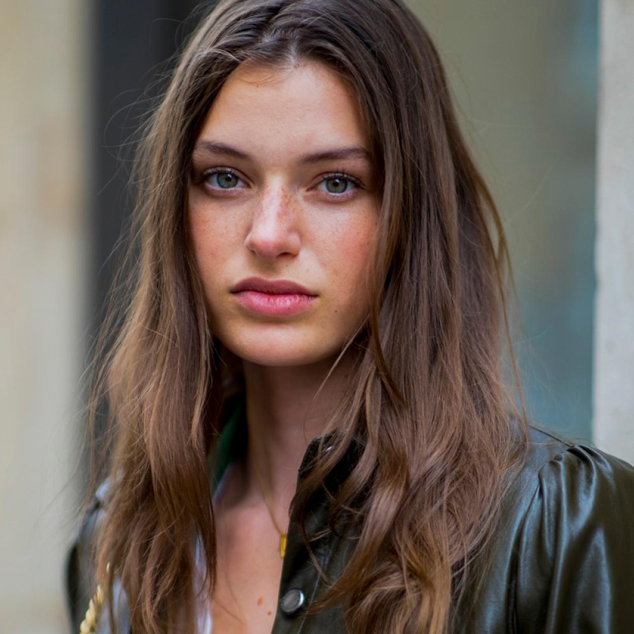 Pincha en la imagen para saber cómo conseguir una piel brillante con estos 8 productos de belleza coreana.