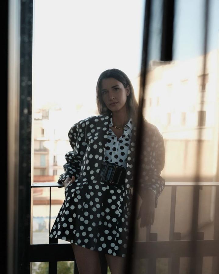 Las prendas a lunares con collares coloridos y chaquetas de cuero para imitar a las cantantes pop de la época, eran lo más. Hoy son un básico que no cuesta rememorar.