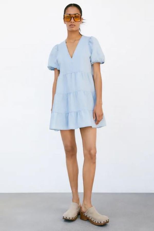 Azul y de manga corta (25,95 euros).