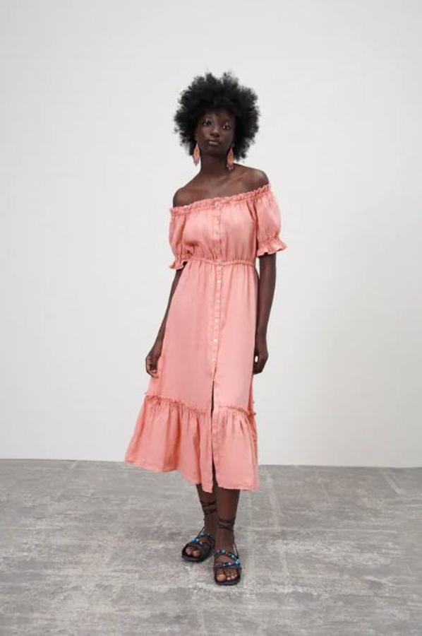 En color salmón y con volante en el bajo (39,95 euros).