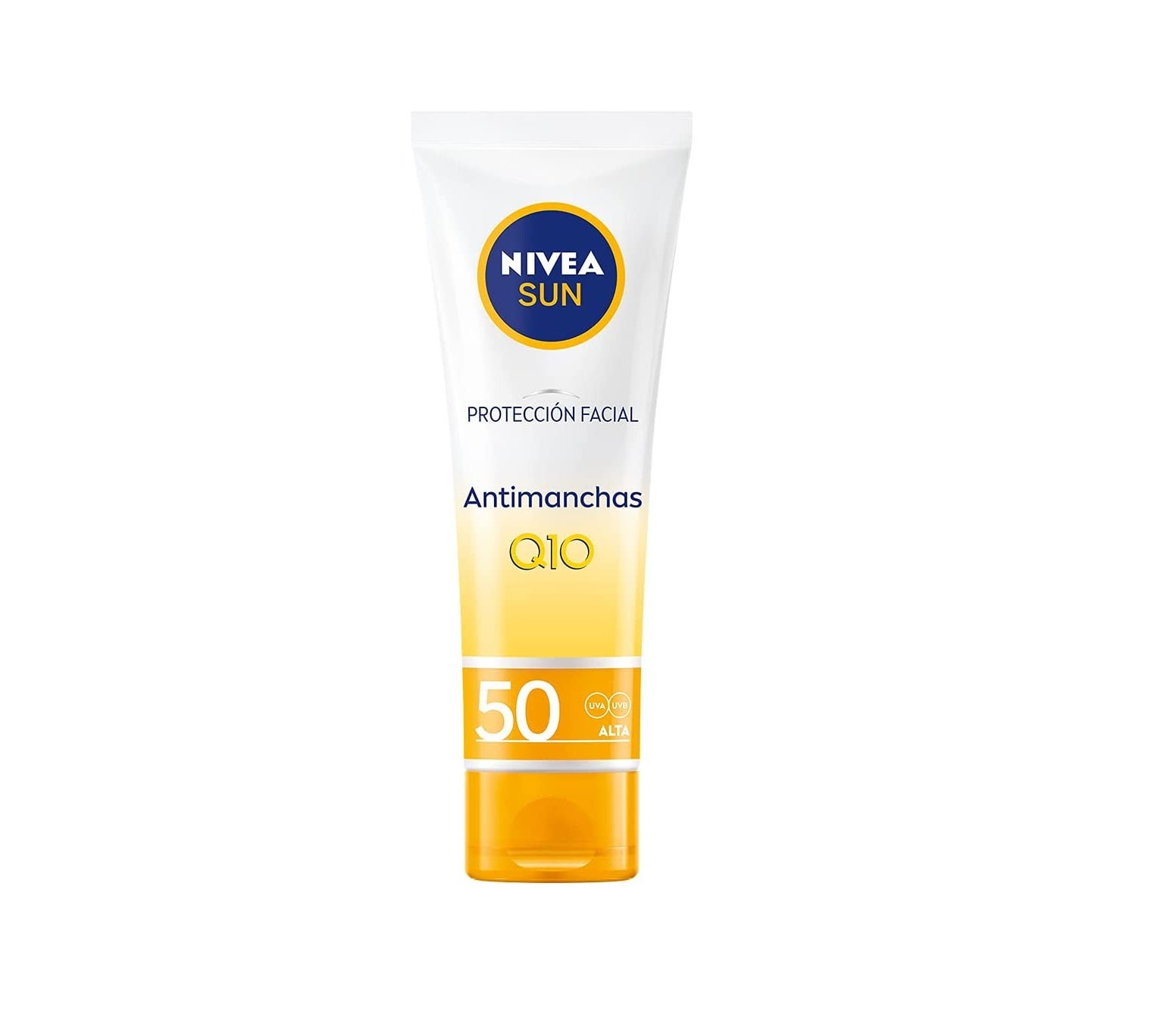 Nivea Sun Q10 es un best seller del low cost que protege el rostro mientras combate las líneas de expresión gracias a su coenzima antiedad. También ayuda a ayuda a combatir y prevenir las manchas de pigmentación inducidas por la radiación solar. No deja residuos blancos y es muy ligera. ¿Su precio? 9,85 euros.
