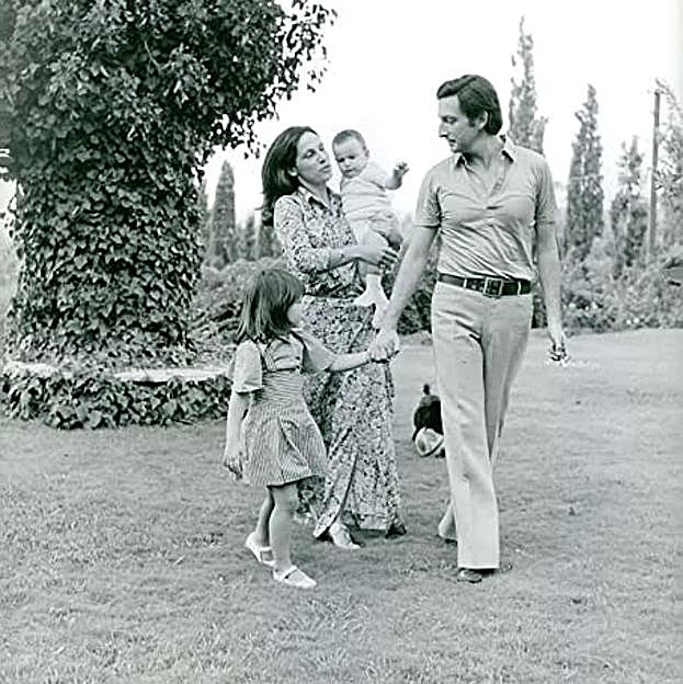 Miguel de Grecia con su mujer y sus hijas.