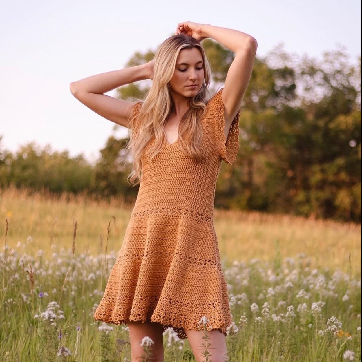 Pincha en la imagen para descubrir los vestidos con espalda al aire con los que triunfarás todo el mes de agosto.