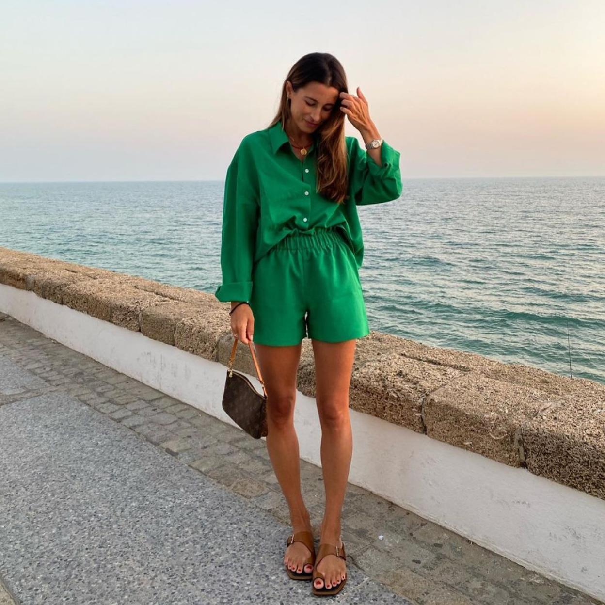 Pincha en la foto para ver vaqueros, de lino, lisos, estampados, ciclistas... Shorts y bermudas para todos los gustos en la nueva colección de Zara.