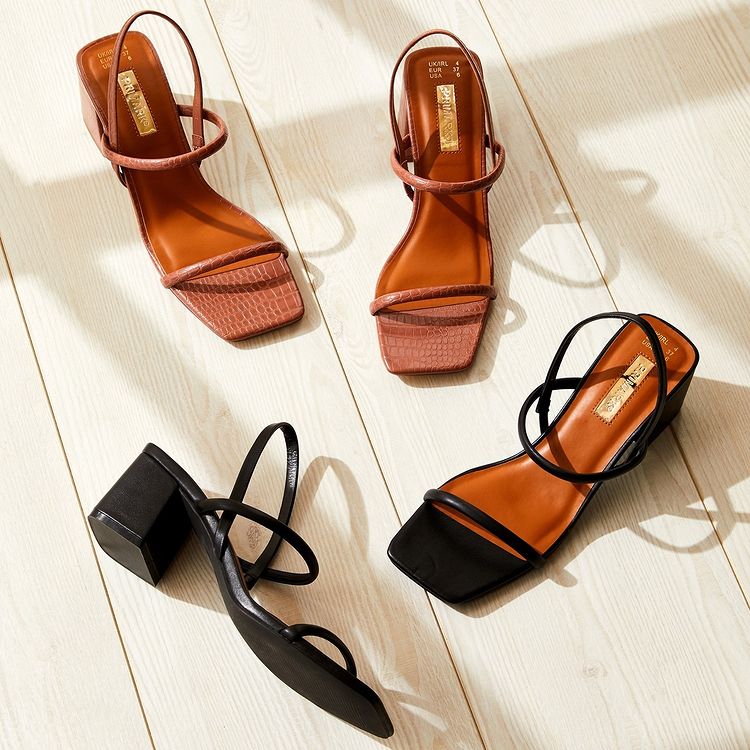 Y, sin duda, unas sandalias de tacón cómodo que peguen con todo y te permitan derrochar estilo sin perder confort. Estas de Primark cuestan 14 euros.