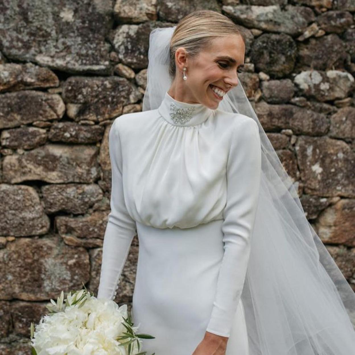 Pincha en la imagen para ver los vestidos de novia más bonitos de las bodas del 2020 (a pesar de la pandemia).