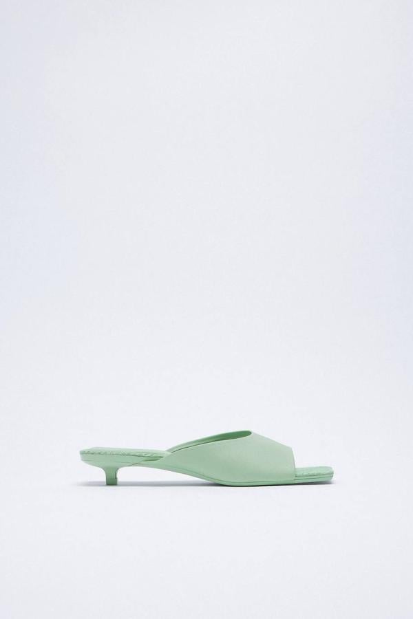 Zapato tipo mule de piel en color menta, con kitten heel.