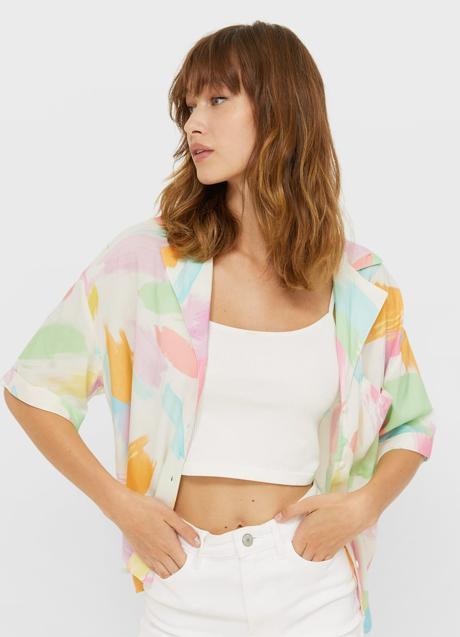 Imagen - Fresquita, cómoda y súper combinable, esta camisa será tu prenda estrella este verano.