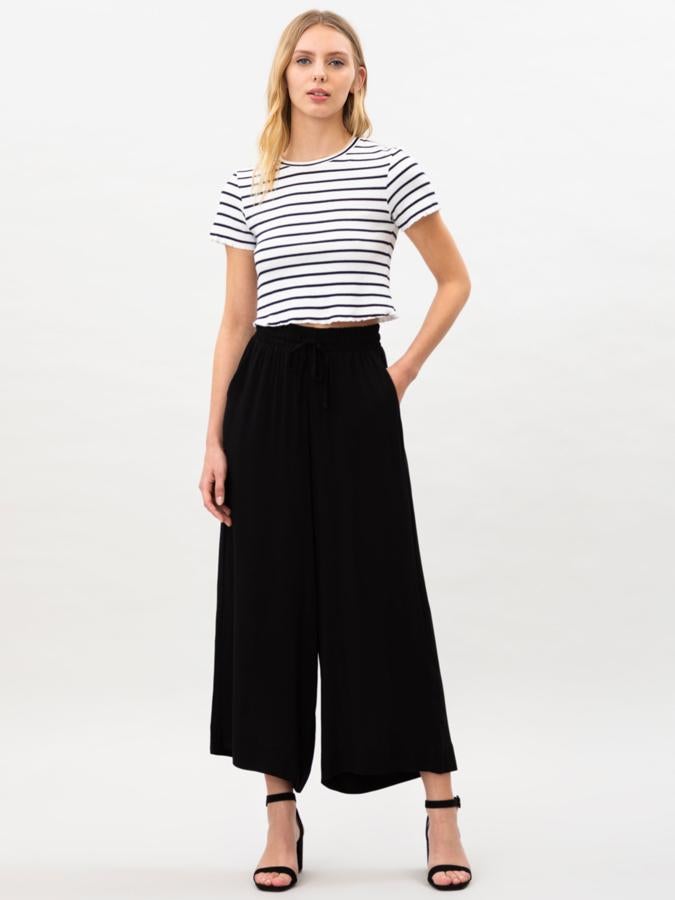 Disponible en varios colores, este pantalón culotte con cintura elástica y lazada tiene un precio de 9,99 euros.