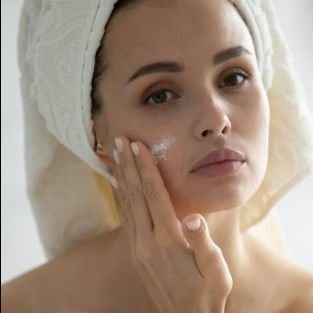 Pincha en la imagen para ver ¿Cuáles son las cremas favoritas de las celebrities? Las conocemos y no superan los 30 euros