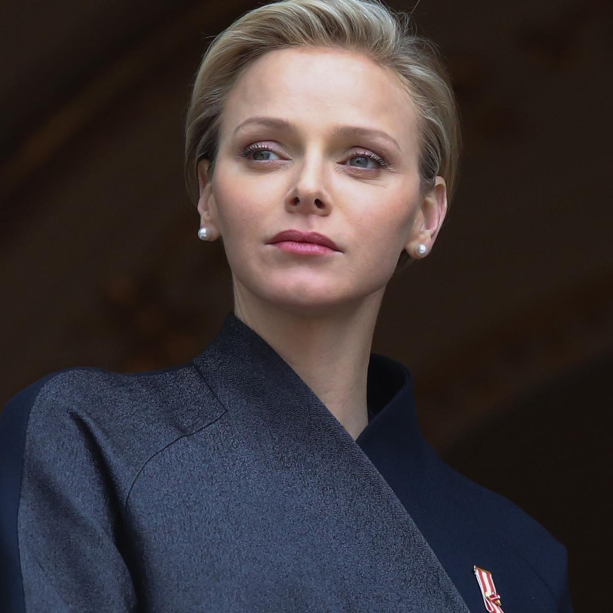 Pincha en la imagen para descubrir todos los cambios de look de Sharon Stone, la reina de los cortes de pelo corto que sientan de maravilla a partir de los 60 años.