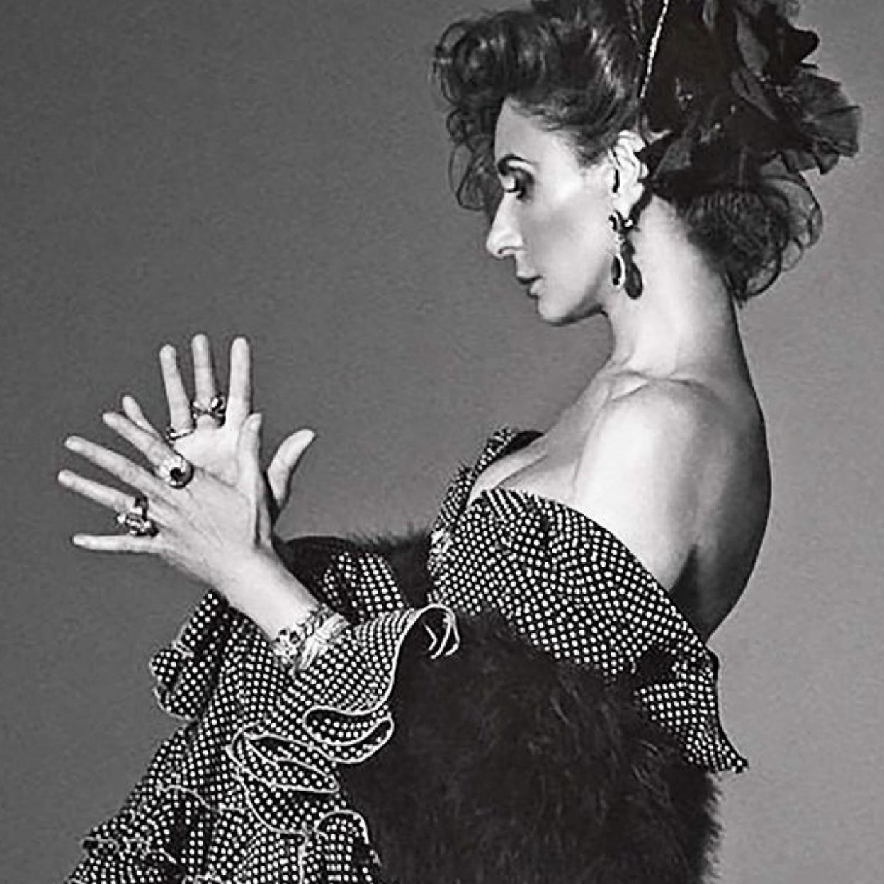 Imagen de la portada del libro «Naty Abascal: The Eternal Muse Inspiring Fashion Designers». Pincha en la foto para ver looks que rejuvenecen y quitan años.