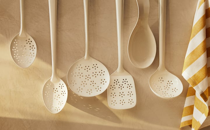 Este juego de utensilios de cocina de Zara Home, que además de práctico, es muy decorativo. Su precio: entre 9.99 y 12.99 euros.