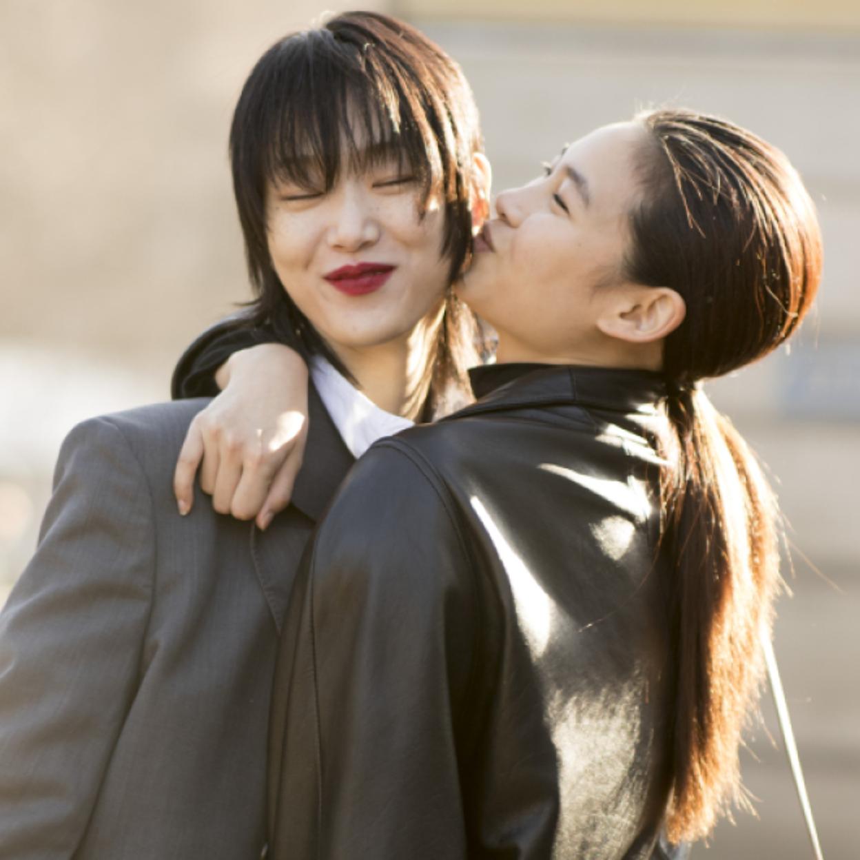 Pincha en la imagen para conocer los sérums de cosmética coreana más vendidos que triunfan por su efecto antiedad. 