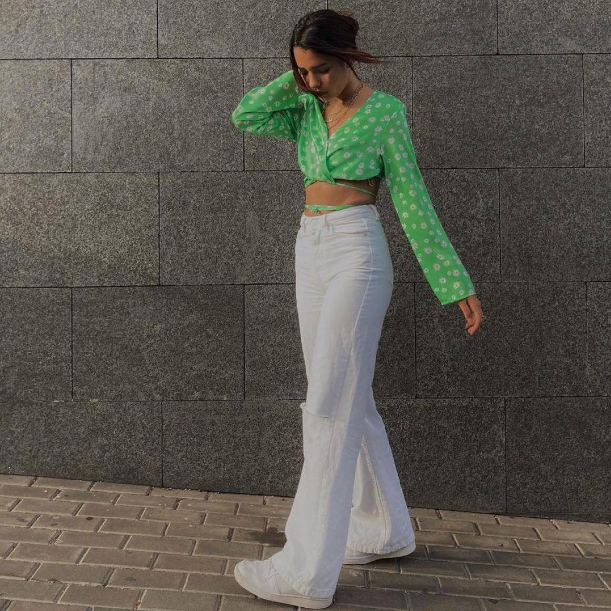 Pincha en la foto para ver todas las prendas de la próxima temporada llevan otra tendencia de los 70: flecos, flecos y más flecos