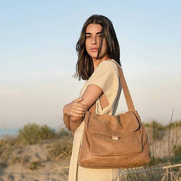 Esta firma made in Spain tiene los bolsos de piel que vas a querer usar cuando llegue el otoño (y están rebajados)